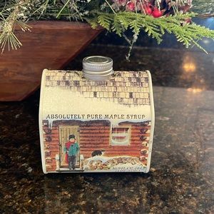 1984 New England Container Company Empty Log Cabin Maple Syrup Bottle